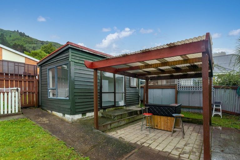 Photo of property in 122 Waikawa Road, Picton, 7220