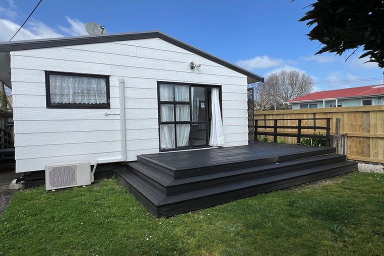 Photo of property in 1/1 Taikata Road, Te Atatu Peninsula, Auckland, 0610