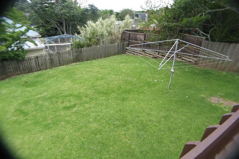 Photo of property in 2/135 Glenfield Road, Hillcrest, Auckland, 0626