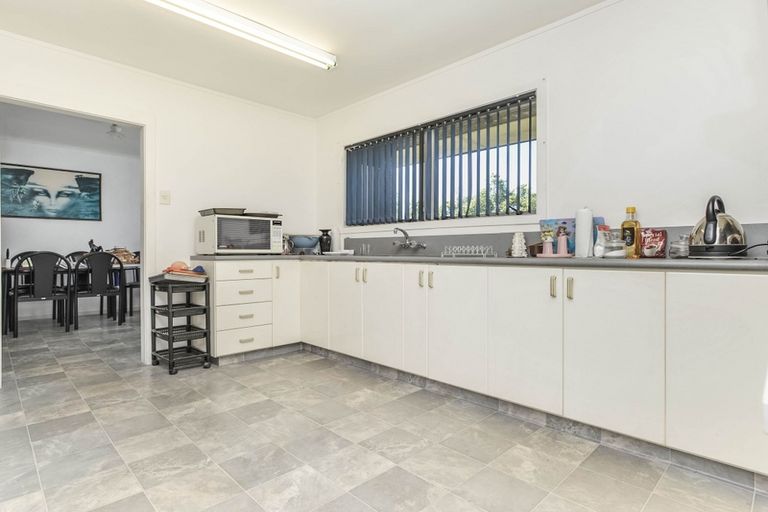Photo of property in 236 Triangle Road, Massey, Auckland, 0614