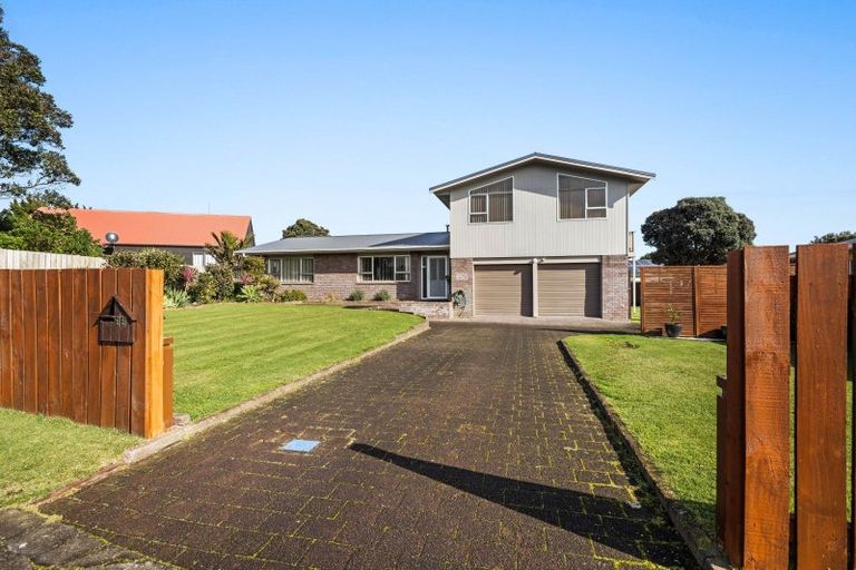 Photo of property in 11 Pohutukawa Drive, Opunake, 4616