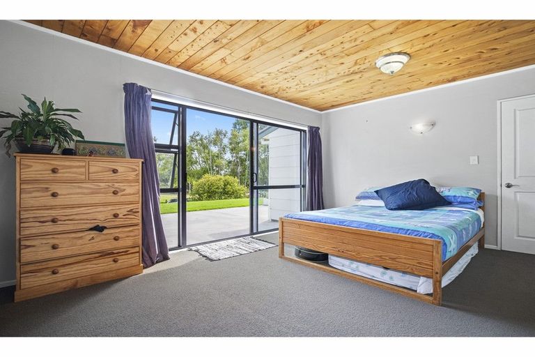 Photo of property in 42 Codlin Road, Waiuku, 2683