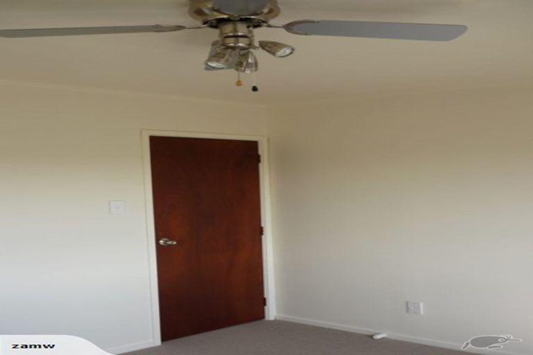 Photo of property in 2/15 Louise Place, Browns Bay, Auckland, 0630