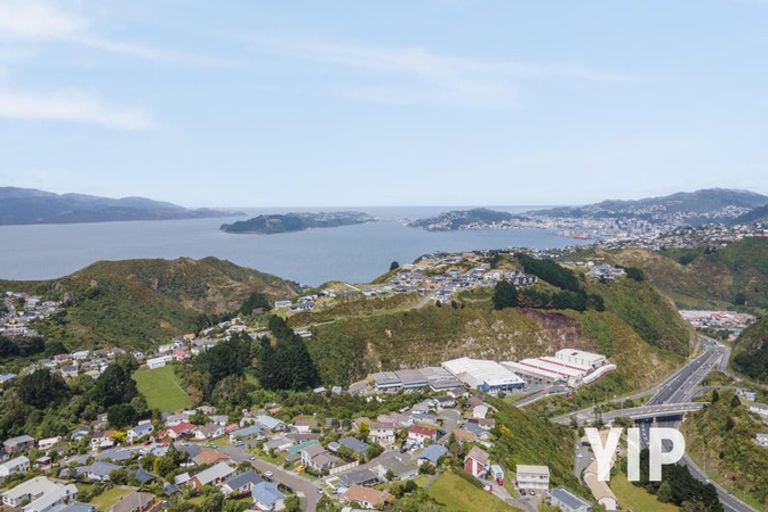 Photo of property in 4 Chapman Street, Newlands, Wellington, 6037