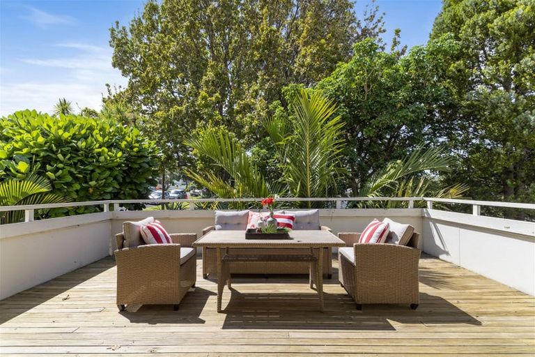 Photo of property in 30 Rutland Road, Stanley Point, Auckland, 0624