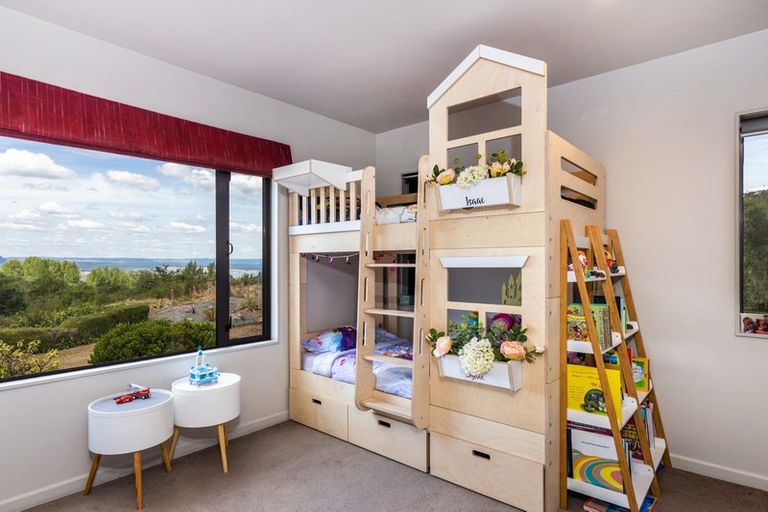Photo of property in 400 Gillespie Place, Acacia Bay, Taupo, 3385