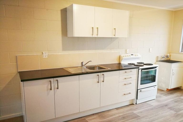 Photo of property in 1 Hinekohu Street, New Lynn, Auckland, 0600