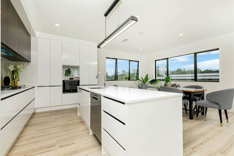Photo of property in 19 Tautoru Avenue, Orewa, 0931