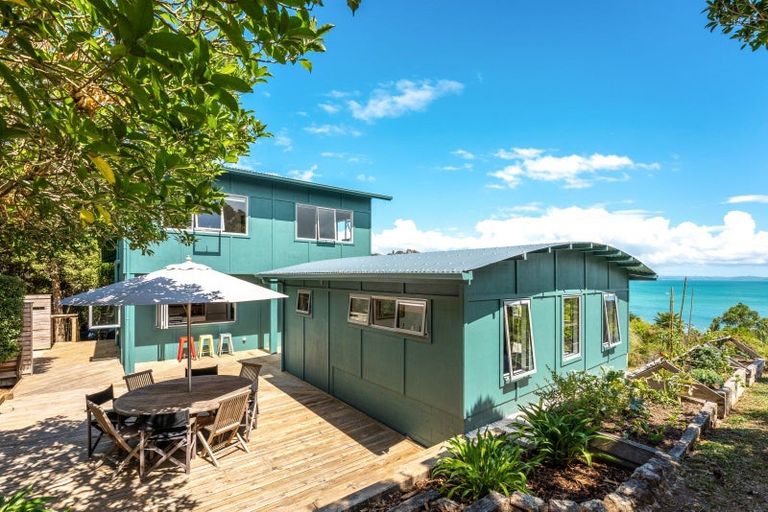 Photo of property in 12 Makora Avenue, Oneroa, Waiheke Island, 1081