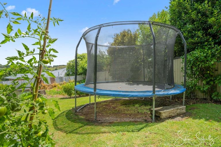 Photo of property in 21 View Street, Maungaturoto, 0520