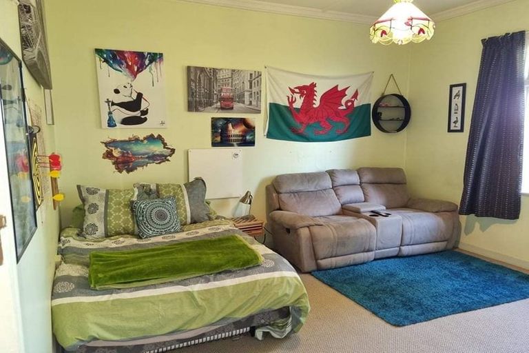 Photo of property in 1 Cossens Street, Balclutha, 9230