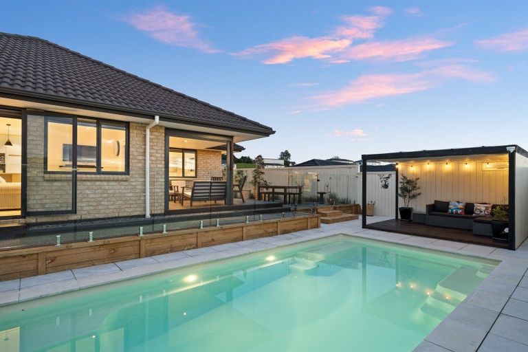 Photo of property in 16 Tokerau Crescent, Pukekohe, 2120