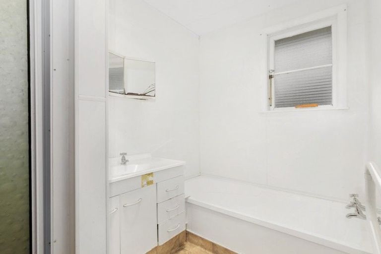 Photo of property in 14 Harrison Crescent, Avalon, Lower Hutt, 5011