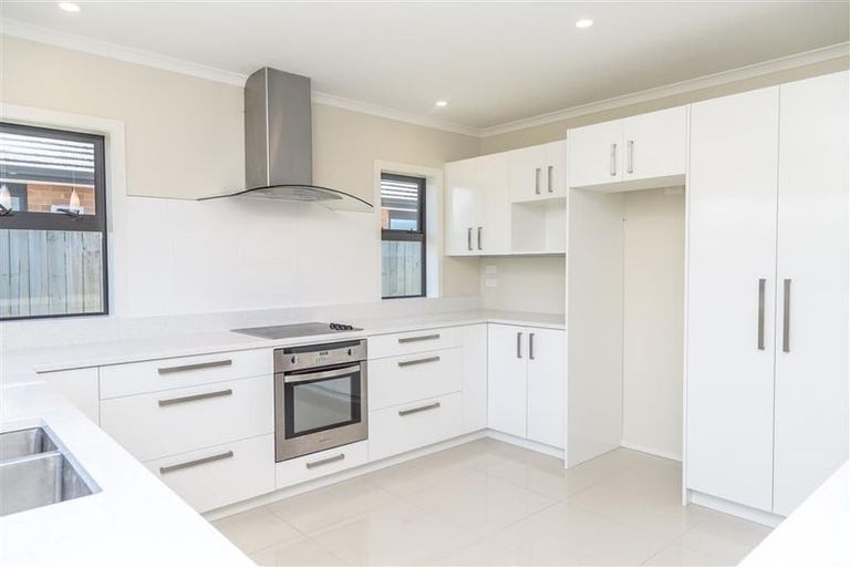 Photo of property in 11 Feist Street, Carterton, 5713