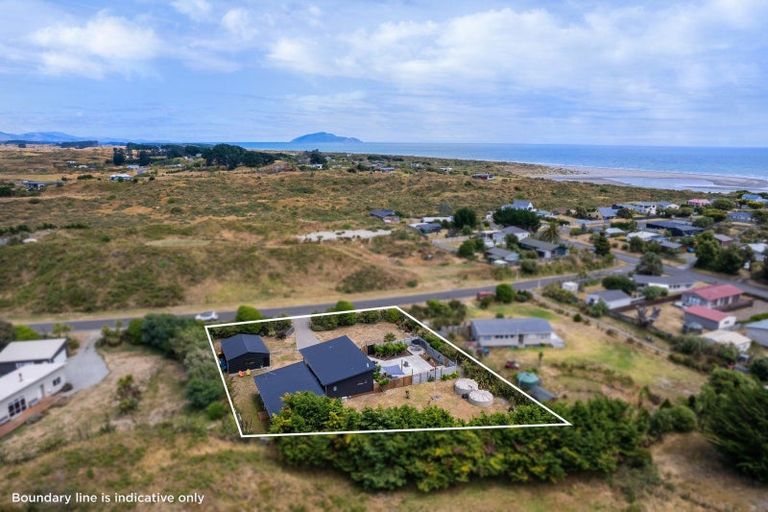 Photo of property in 7 Strathnaver Drive, Waikawa Beach, Manakau, 5573