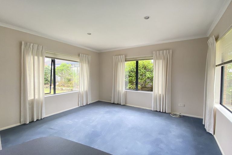 Photo of property in 23 Dairyland Drive, East Tamaki Heights, Auckland, 2016