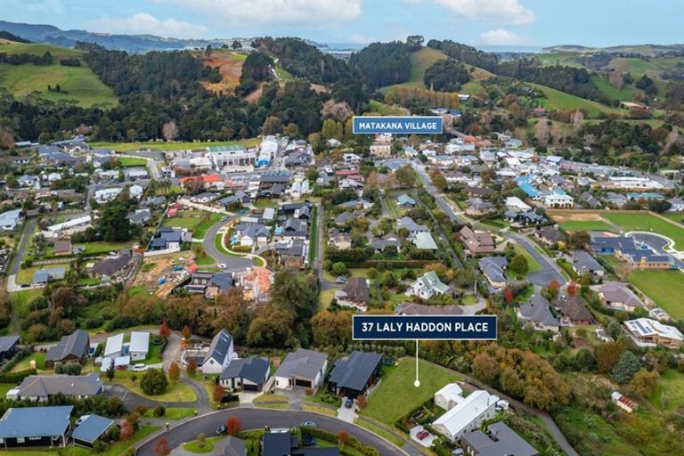 Photo of property in 37 Laly Haddon Place, Matakana, 0985