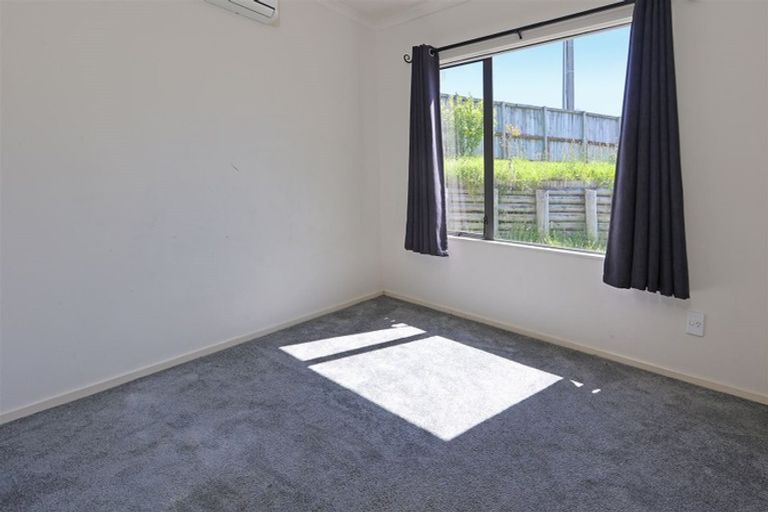 Photo of property in 74 Hetherington Road, Ranui, Auckland, 0612