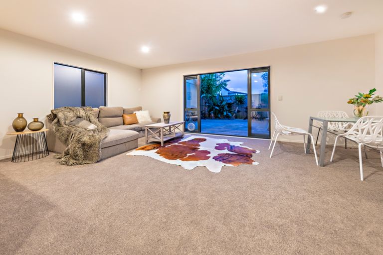 Photo of property in 5o Dryden Place, Mount Wellington, Auckland, 1051