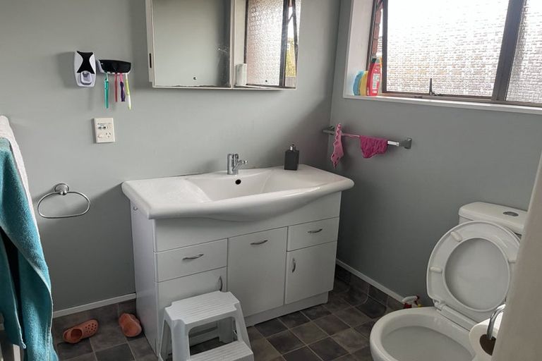 Photo of property in 6 Caulfield Place, Awapuni, Palmerston North, 4412