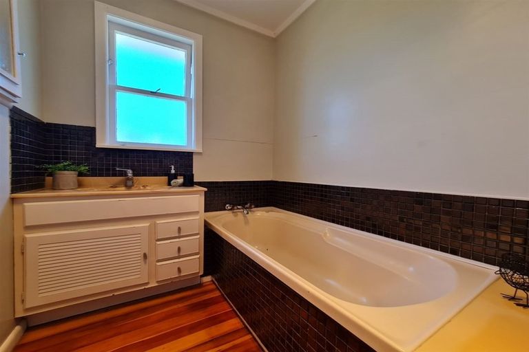 Photo of property in 4 Garnett Avenue, Forest Lake, Hamilton, 3200