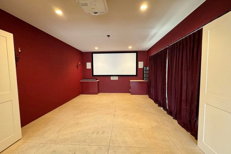 Photo of property in 37 Quedley Court, Eastern Beach, Auckland, 2012