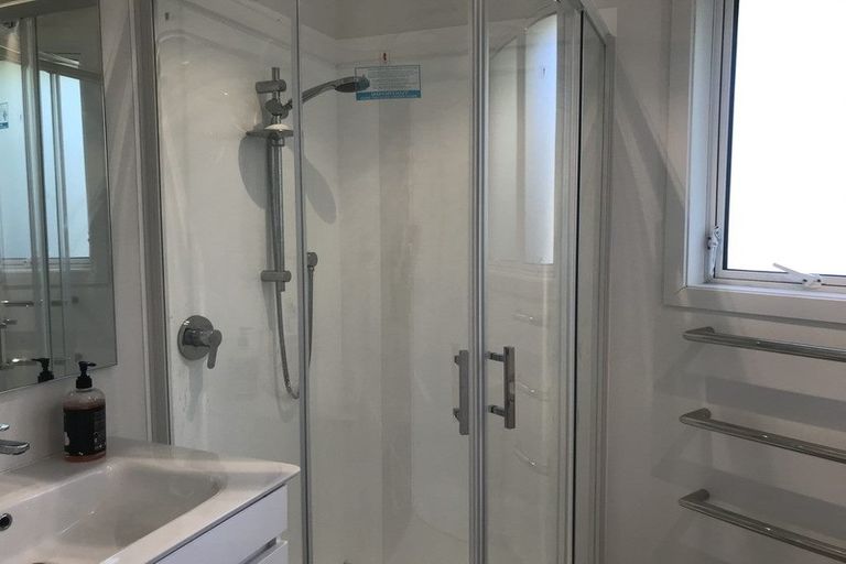 Photo of property in 27 Peter Terrace, Castor Bay, Auckland, 0620