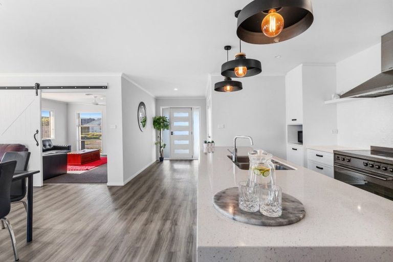 Photo of property in 93 Puhirake Crescent, Pyes Pa, Tauranga, 3112