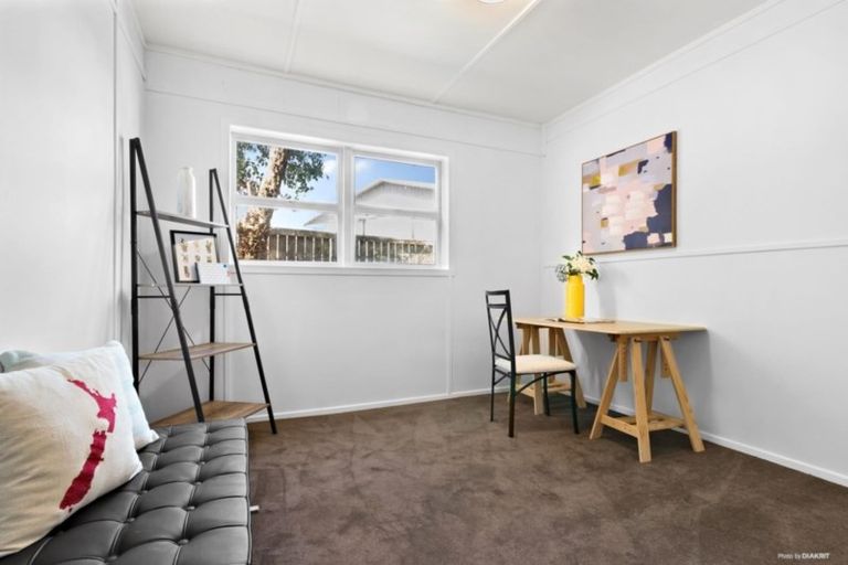 Photo of property in 34 Kohekohe Street, New Lynn, Auckland, 0600
