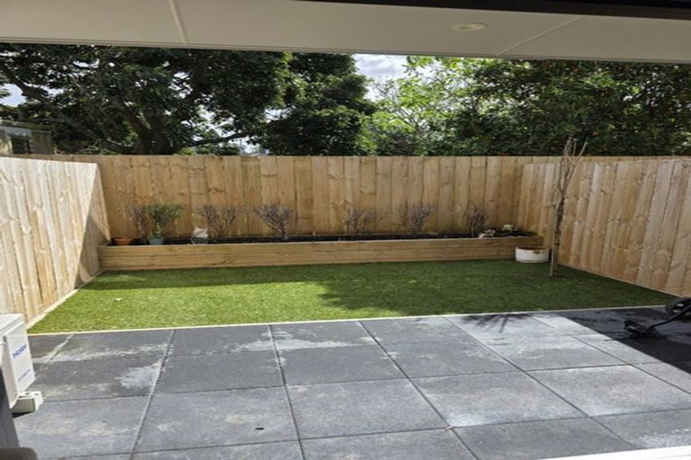 Photo of property in 9/43 Yeovil Road, Te Atatu Peninsula, Auckland, 0610