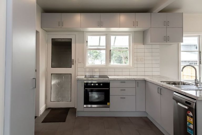 Photo of property in 4 Kapiti Crescent, Titahi Bay, Porirua, 5022