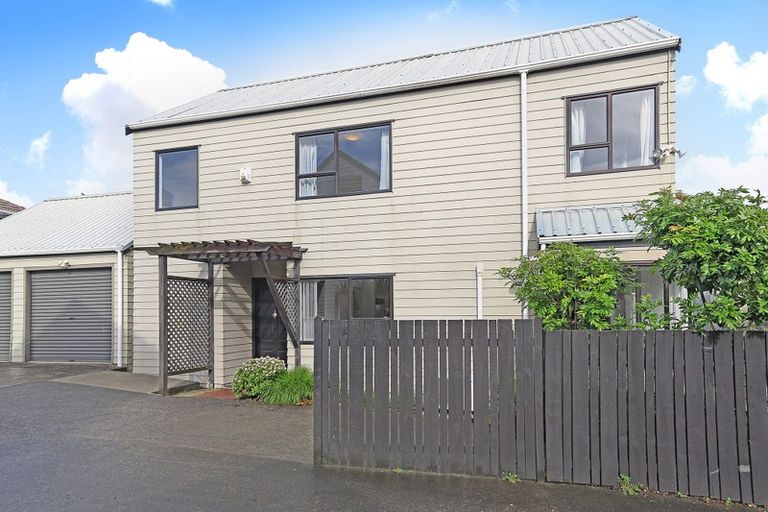 Photo of property in 2/5 Barrack Road, Mount Wellington, Auckland, 1060