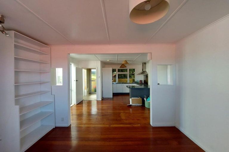 Photo of property in 132 Pioneer Road, Moturoa, New Plymouth, 4310