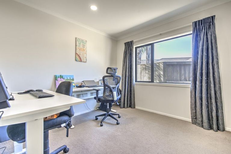 Photo of property in 25 Piwakawaka Court, Rototuna North, Hamilton, 3210