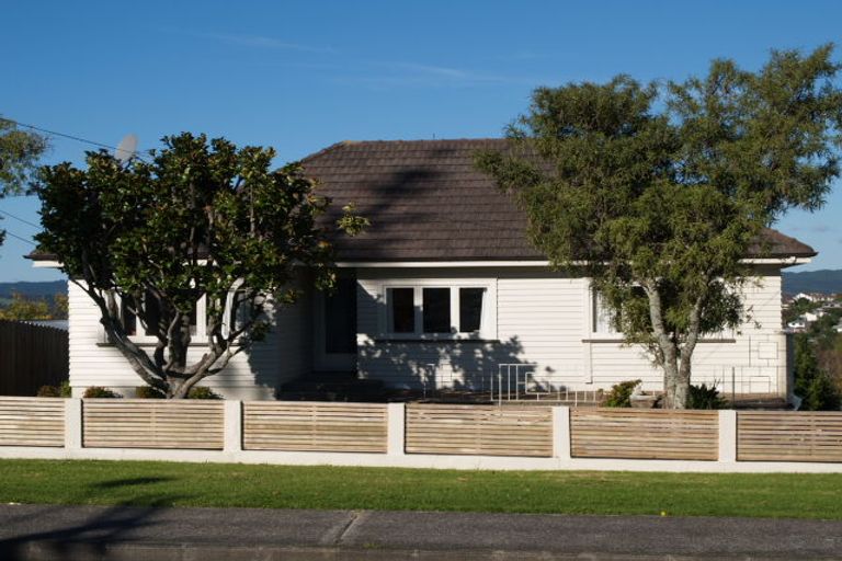 Photo of property in 83 Litten Road, Cockle Bay, Auckland, 2014