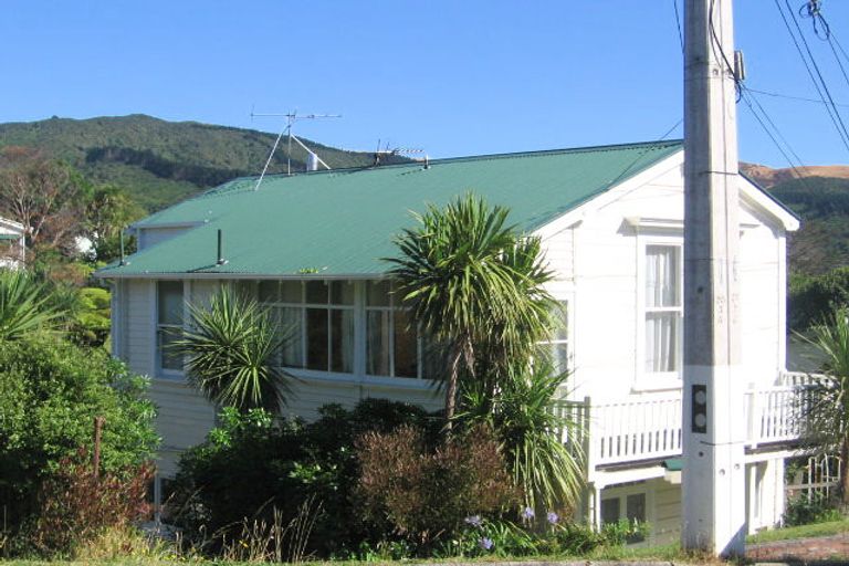 Photo of property in 35 Farm Road, Northland, Wellington, 6012