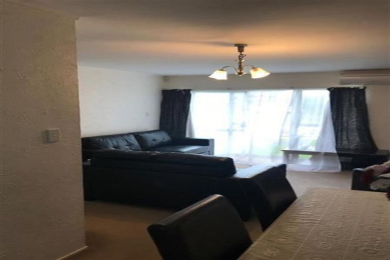 Photo of property in 25b Challen Close, Conifer Grove, Takanini, 2112