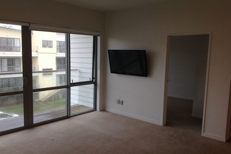 Photo of property in 2c/136 Stancombe Road, Flat Bush, Auckland, 2016