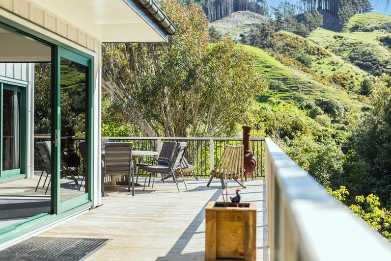 Photo of property in 1142 Paekakariki Hill Road, Paekakariki Hill, Porirua, 5381