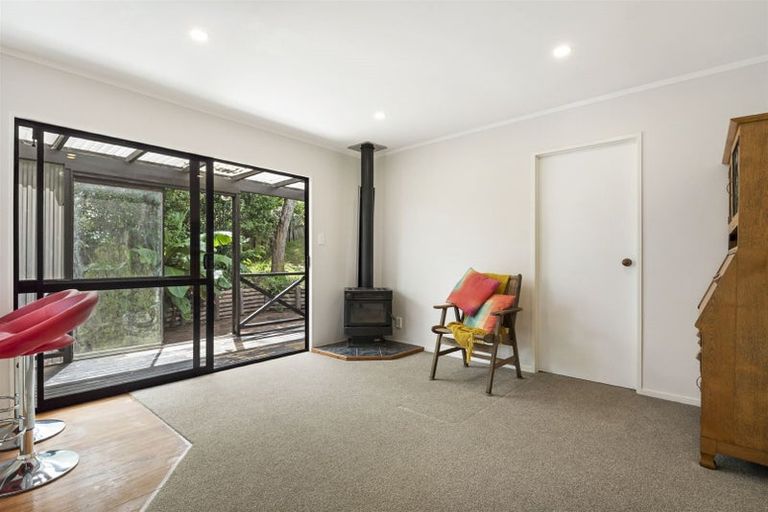 Photo of property in 21 Topliss Drive, Northcross, Auckland, 0632