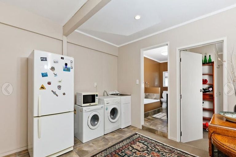 Photo of property in 1/240 Onewa Road, Birkenhead, Auckland, 0626