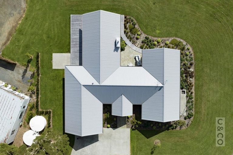 Photo of property in 88 Taupaki Road, Taupaki, Henderson, 0782