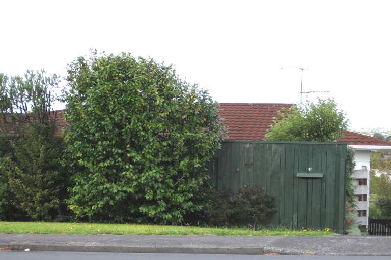Photo of property in 61 Target Road, Totara Vale, Auckland, 0629