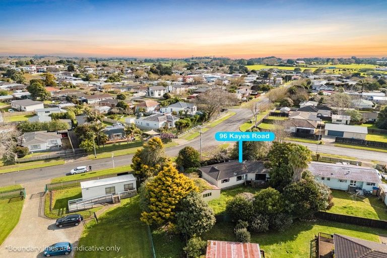 Photo of property in 96 Kayes Road, Pukekohe, 2120