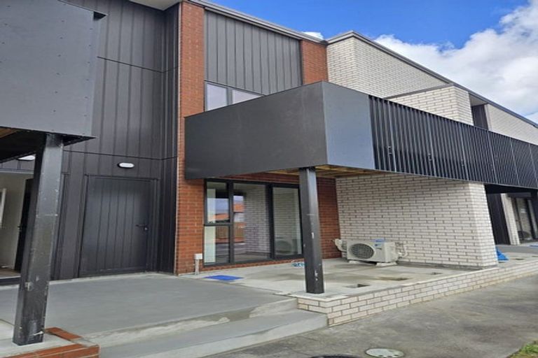 Photo of property in 10 Humphreys Place, Mangere, Auckland, 2022