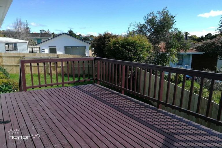 Photo of property in 11 Karo Place, Glendene, Auckland, 0602