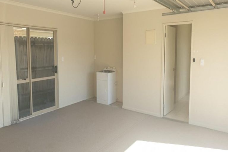 Photo of property in 12 Orbit Place, Flat Bush, Auckland, 2019