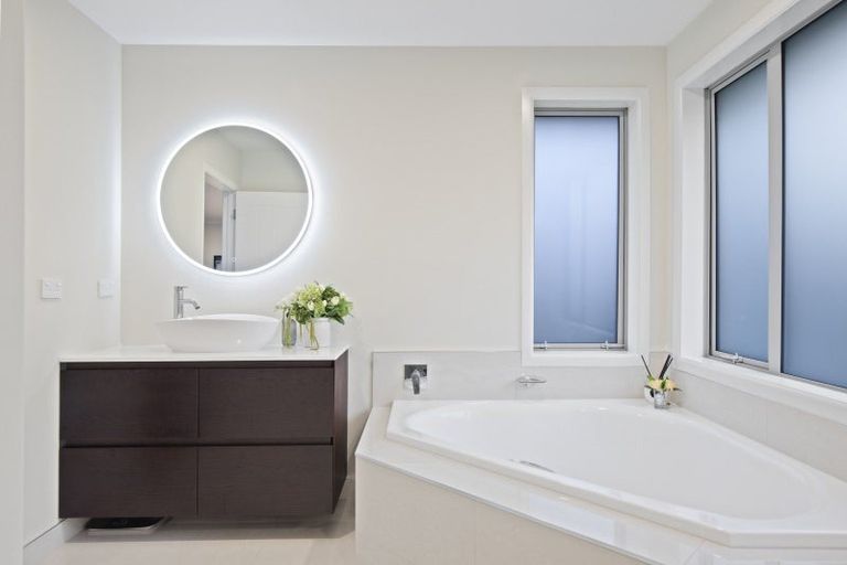 Photo of property in 13 William Andrew Road, Pukekohe, 2120