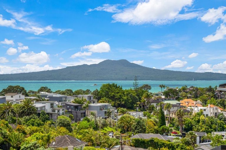 Photo of property in 7b Peter Terrace, Castor Bay, Auckland, 0620