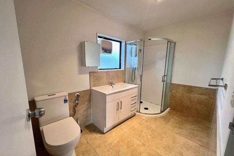 Photo of property in 2/14 Hatherley Place, Clendon Park, Auckland, 2103